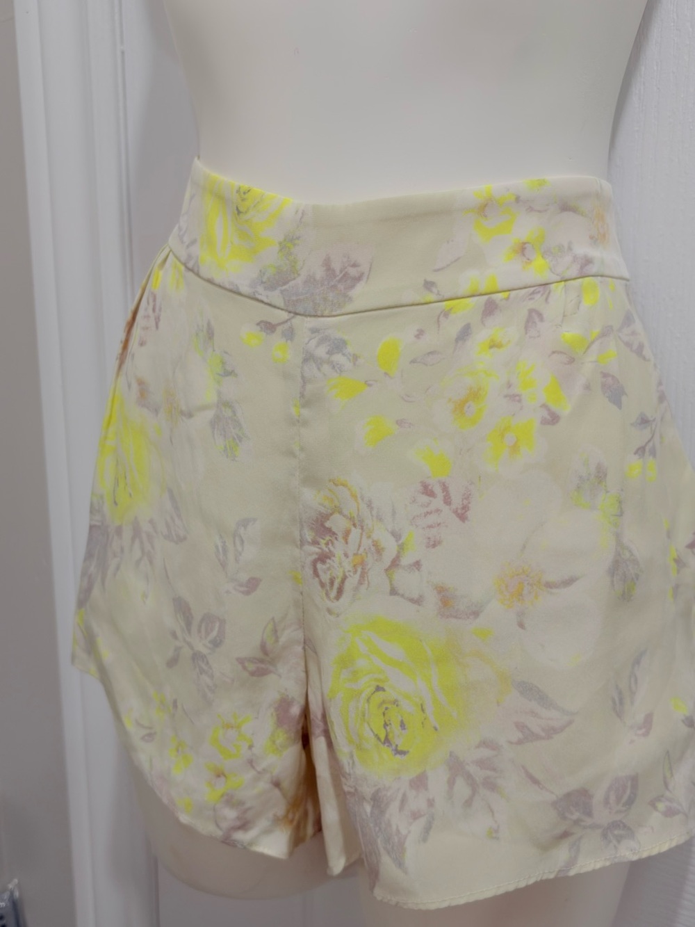 Wilfred 100% SILK floral pattern shorts size 00